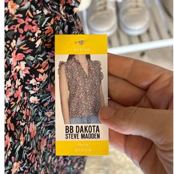 BB Dakota by Steve Madden Women's Size M Black Floral Ruffle Sleeve Blouse #0322 - Picture 11 of 13